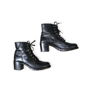 Frye Sabrina 6G Lace Up Distressed Leather Black Boot Ankle Booties Size 7.5